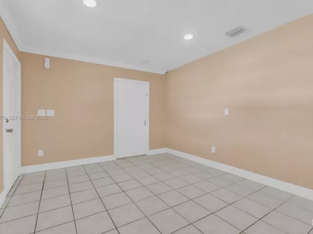 Дом в аренду по адресу 10220 SW 178th St 10220 - фото 6844097