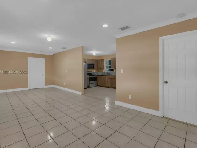 Дом в аренду по адресу 10220 SW 178th St 10220 - фото 6844099