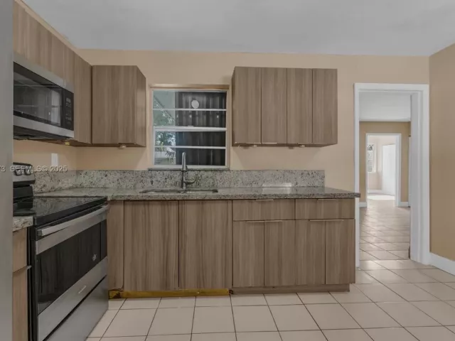 Дом в аренду по адресу 10220 SW 178th St 10220 - фото 6844100