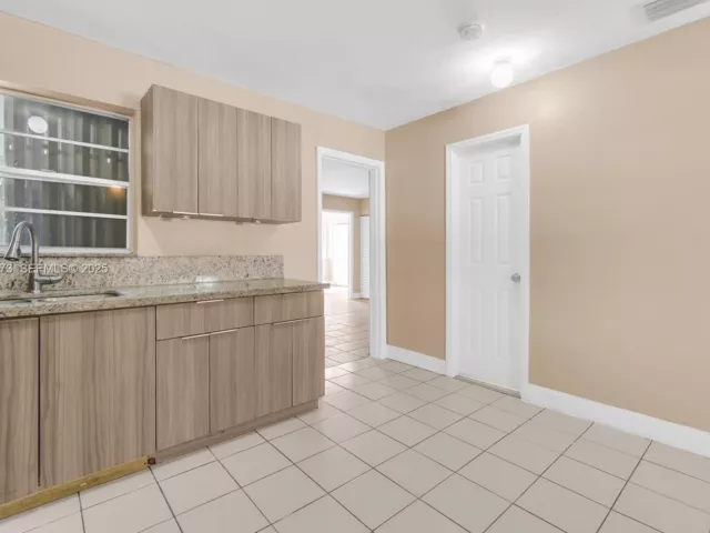 Дом в аренду по адресу 10220 SW 178th St 10220 - фото 6844101