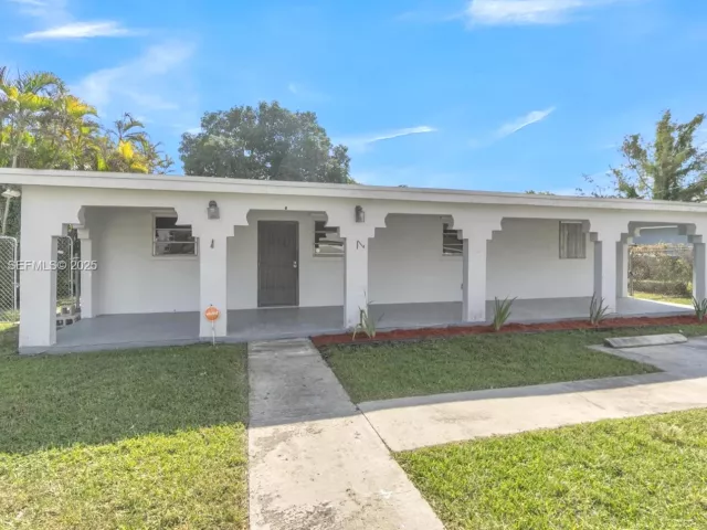 Дом в аренду по адресу 10220 SW 178th St 10220 - фото 6844106