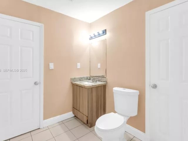 Дом в аренду по адресу 10220 SW 178th St 10220 - фото 6844089