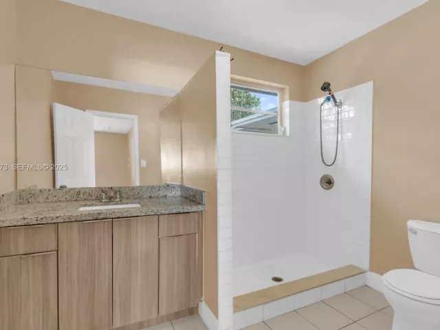 Дом в аренду по адресу 10220 SW 178th St 10220 - фото 6844090