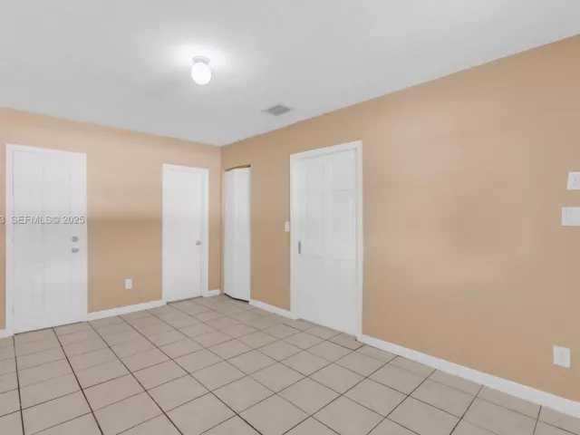 Дом в аренду по адресу 10220 SW 178th St 10220 - фото 6844091