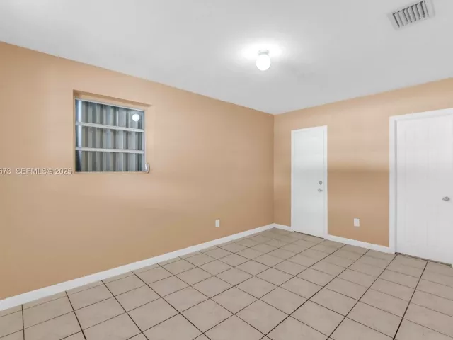 Дом в аренду по адресу 10220 SW 178th St 10220 - фото 6844092