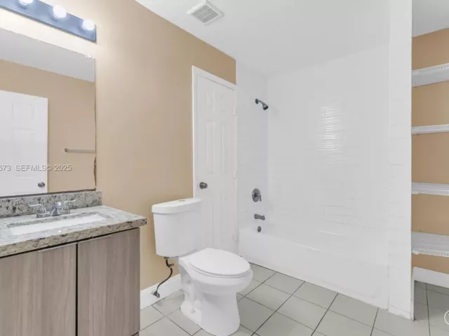 Дом в аренду по адресу 10220 SW 178th St 10220 - фото 6844094