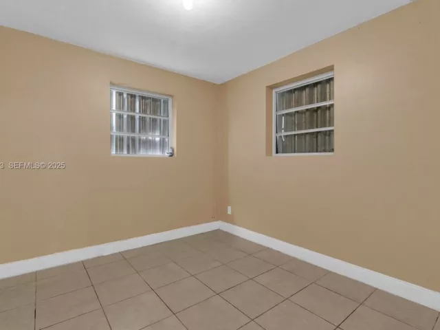 Дом в аренду по адресу 10220 SW 178th St 10220 - фото 6844096