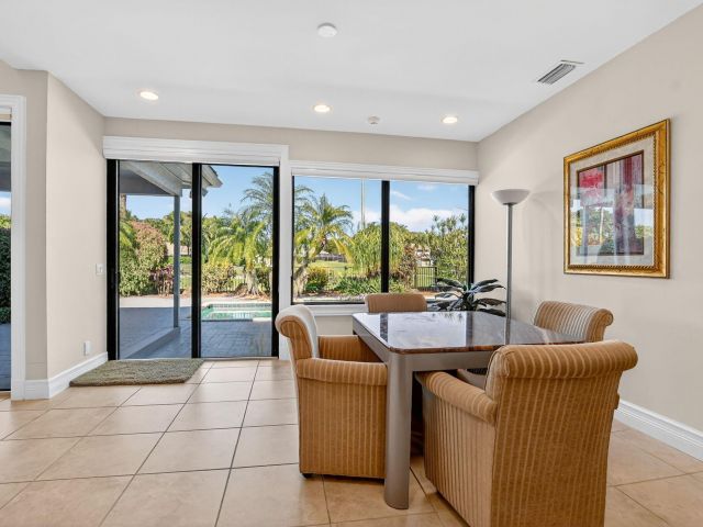 Продажа дома по адресу 7567 Rexford Road - фото 6861983