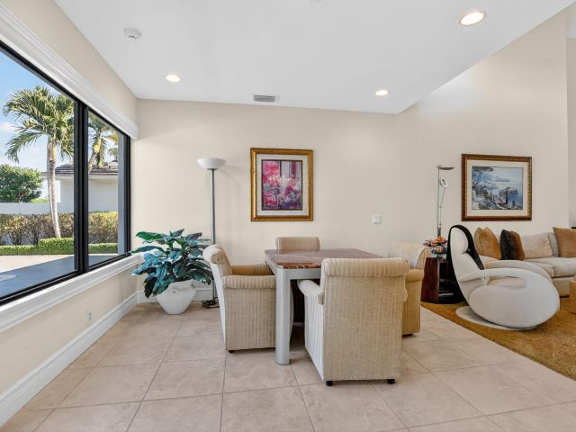 Продажа дома по адресу 7567 Rexford Road - фото 6861984