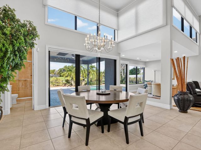 Продажа дома по адресу 7567 Rexford Road - фото 6861985