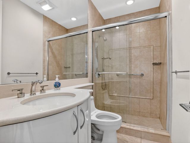 Продажа дома по адресу 7567 Rexford Road - фото 6861986