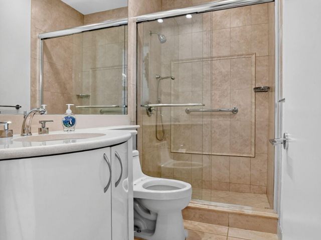 Продажа дома по адресу 7567 Rexford Road - фото 6861987