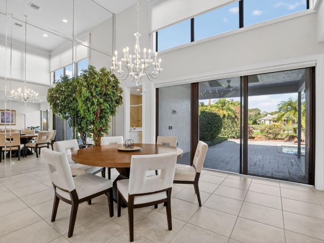 Продажа дома по адресу 7567 Rexford Road - фото 6861993