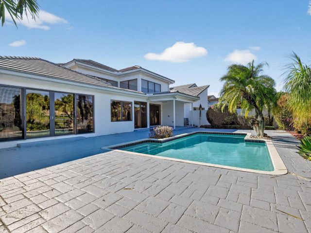 Продажа дома по адресу 7567 Rexford Road - фото 6861996