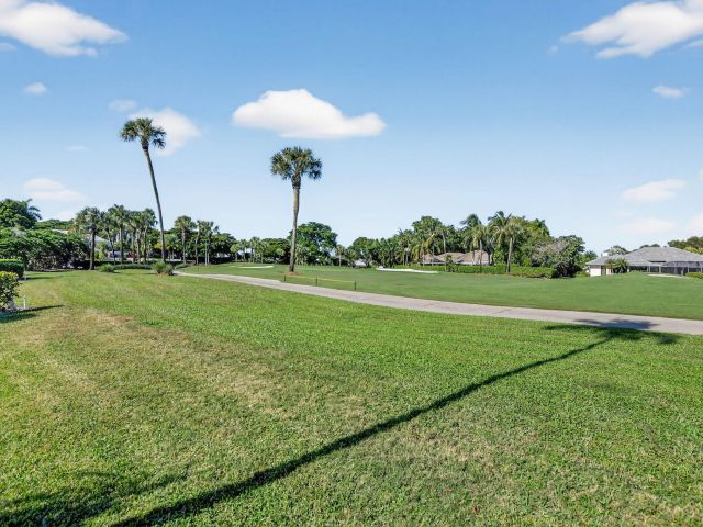 Продажа дома по адресу 7567 Rexford Road - фото 6861999