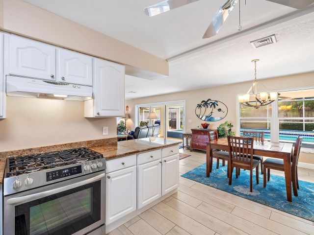 Продажа дома по адресу 1211 Dolphin Road - фото 6848155