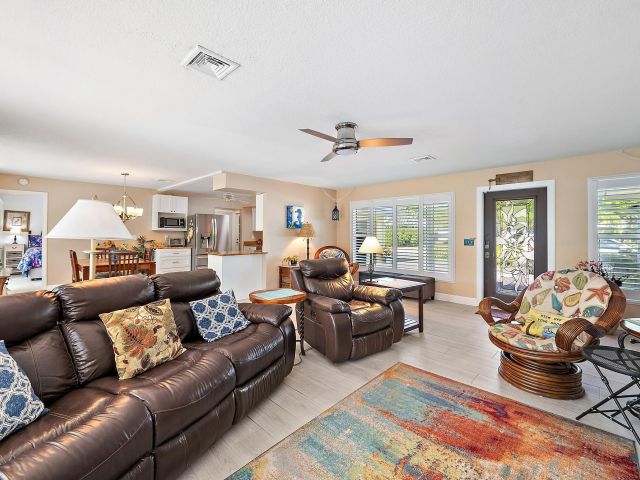 Продажа дома по адресу 1211 Dolphin Road - фото 6848159