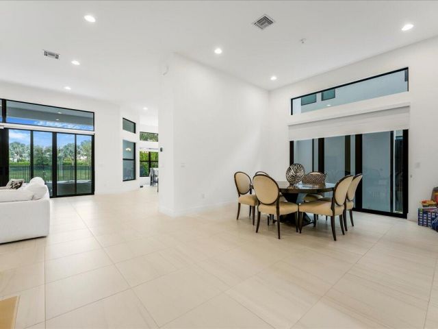 Дом в аренду по адресу 9093 Chauvet Way - фото 6848595