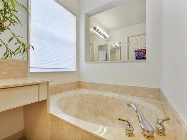 Продажа дома по адресу 19059 Skyridge Circle - фото 6848624