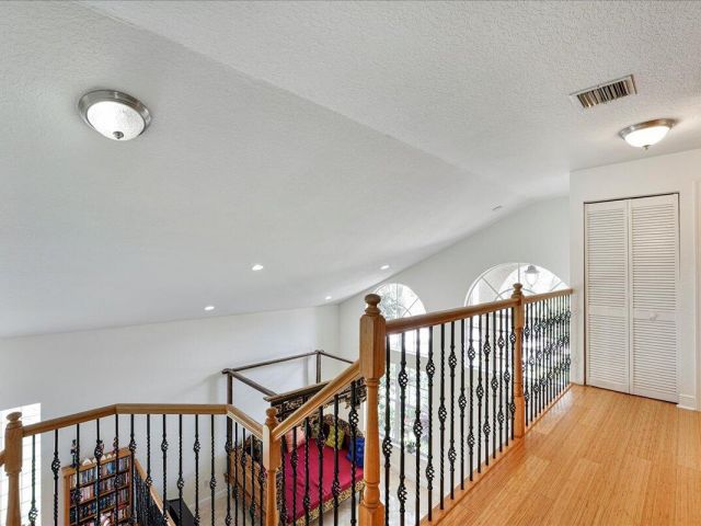 Продажа дома по адресу 19059 Skyridge Circle - фото 6848630