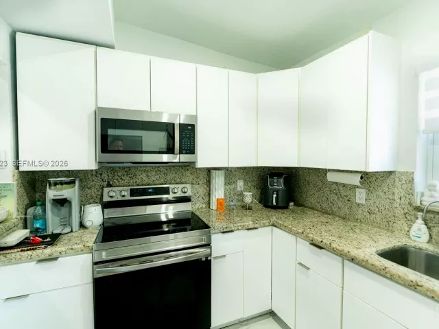 Дом в аренду по адресу 5200 SW 114th Ct 0 - фото 7325789