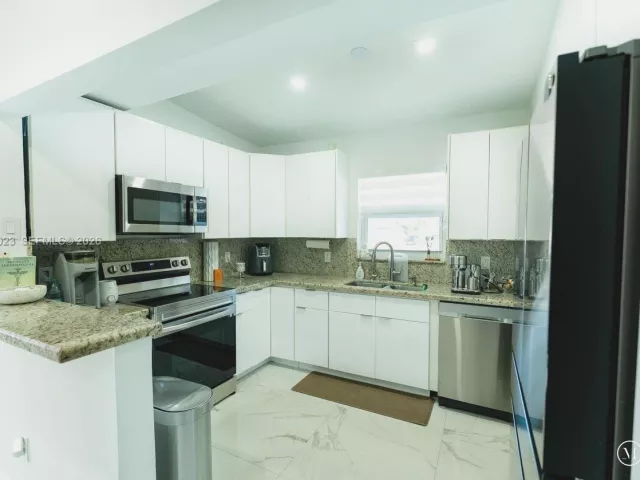 Дом в аренду по адресу 5200 SW 114th Ct 0 - фото 7325790