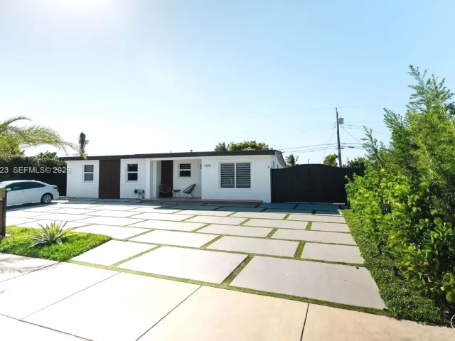 Дом в аренду по адресу 5200 SW 114th Ct 0 - фото 7325796