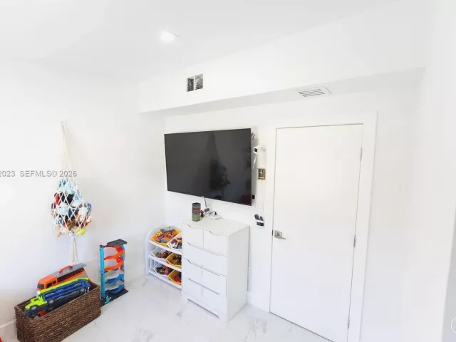 Дом в аренду по адресу 5200 SW 114th Ct 0 - фото 7325786