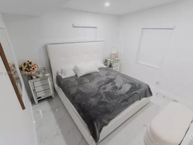 Дом в аренду по адресу 5200 SW 114th Ct 0 - фото 7325779