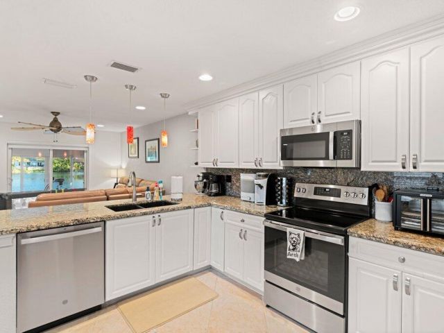 Продажа дома по адресу 288 NW 39th Way - фото 6848327