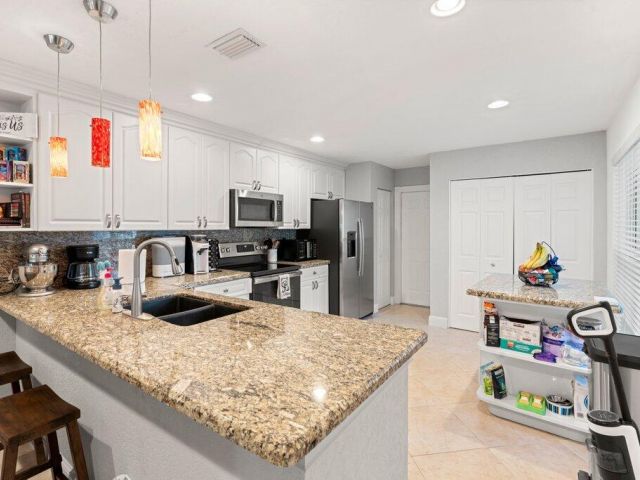 Продажа дома по адресу 288 NW 39th Way - фото 6848328