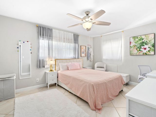 Дом в аренду по адресу 250 NW 11 Street - фото 6848614