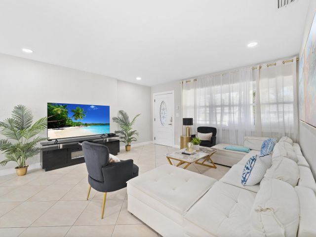 Дом в аренду по адресу 250 NW 11 Street - фото 6848619