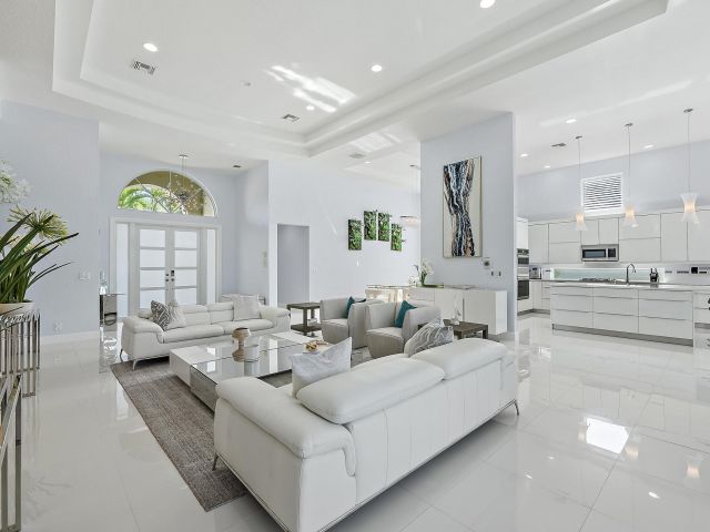 Дом в аренду по адресу 8988 Lakes Boulevard - фото 6848403