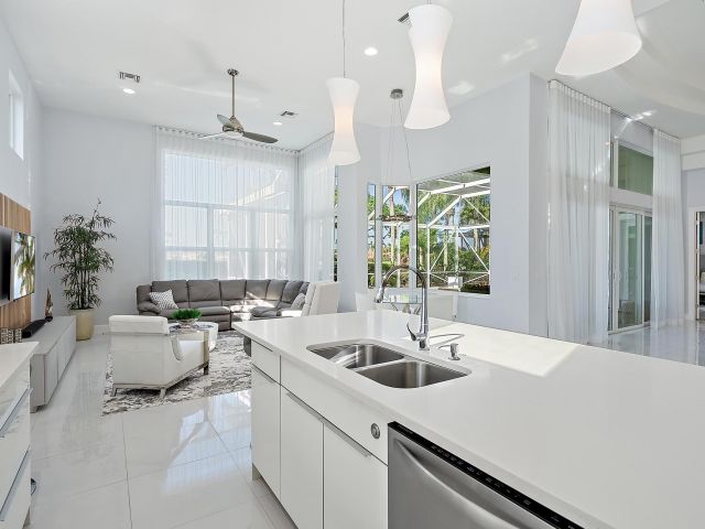 Дом в аренду по адресу 8988 Lakes Boulevard - фото 6848405