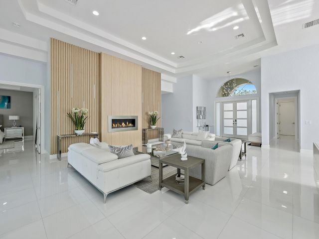 Дом в аренду по адресу 8988 Lakes Boulevard - фото 6848417