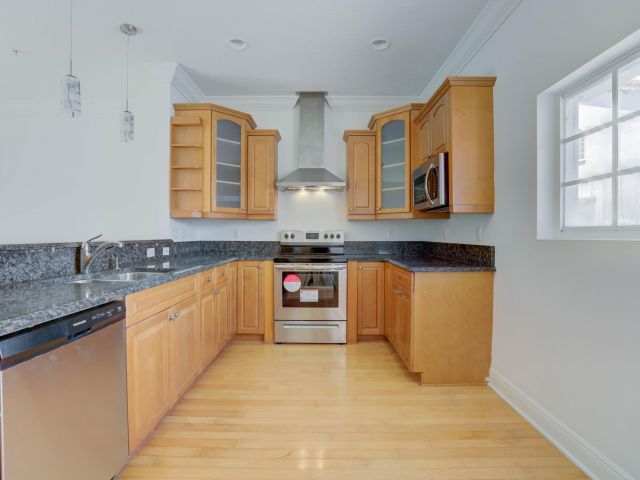 Дом в аренду по адресу 1950 Presidential Way 10 - фото 6848424