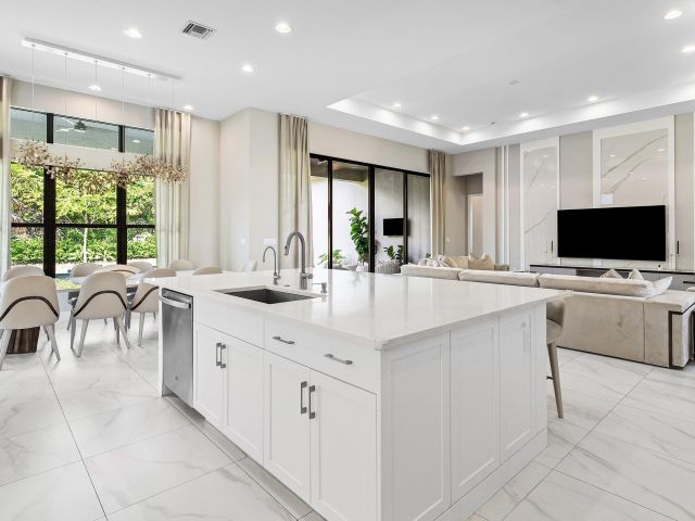 Продажа дома по адресу 8533 Ganton Drive - фото 6857469