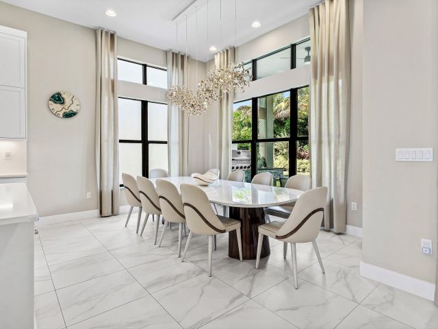 Продажа дома по адресу 8533 Ganton Drive - фото 6857470