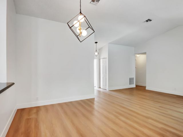 Дом в аренду по адресу 20977 Country Creek Drive - фото 6848642