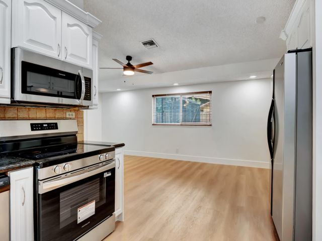 Дом в аренду по адресу 20977 Country Creek Drive - фото 6848645