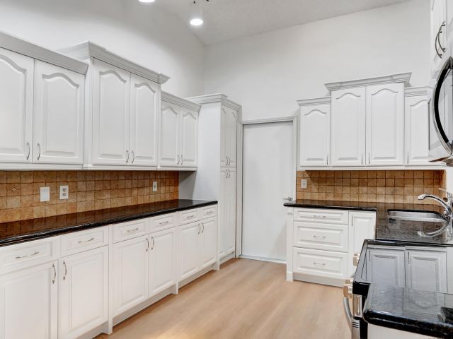 Дом в аренду по адресу 20977 Country Creek Drive - фото 6848646