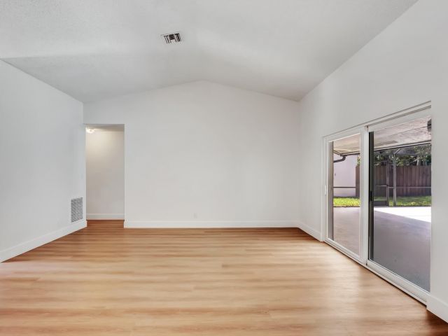 Дом в аренду по адресу 20977 Country Creek Drive - фото 6848647