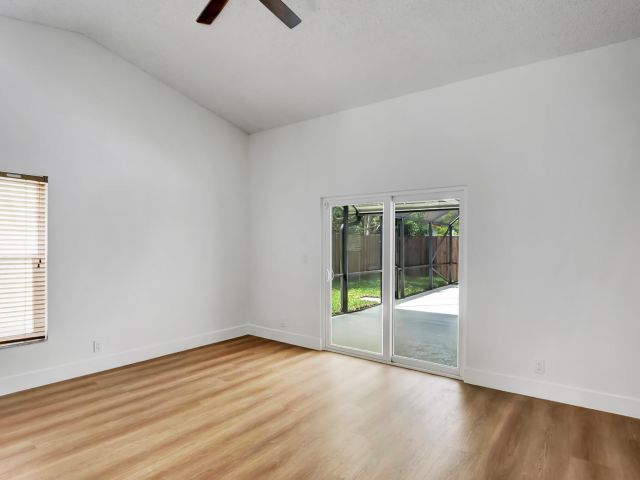 Дом в аренду по адресу 20977 Country Creek Drive - фото 6848648