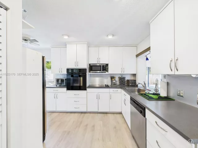 Продажа дома по адресу 10221 SW 50th Ct - фото 6871489