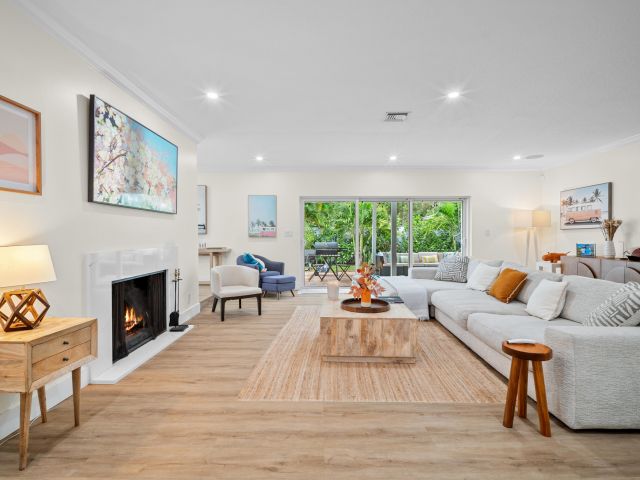 Дом в аренду по адресу 2421 SW 29th Way - фото 6867529