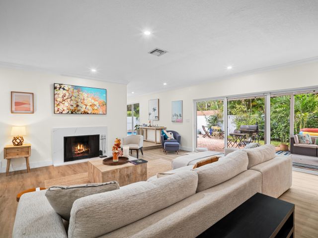 Дом в аренду по адресу 2421 SW 29th Way - фото 6867530