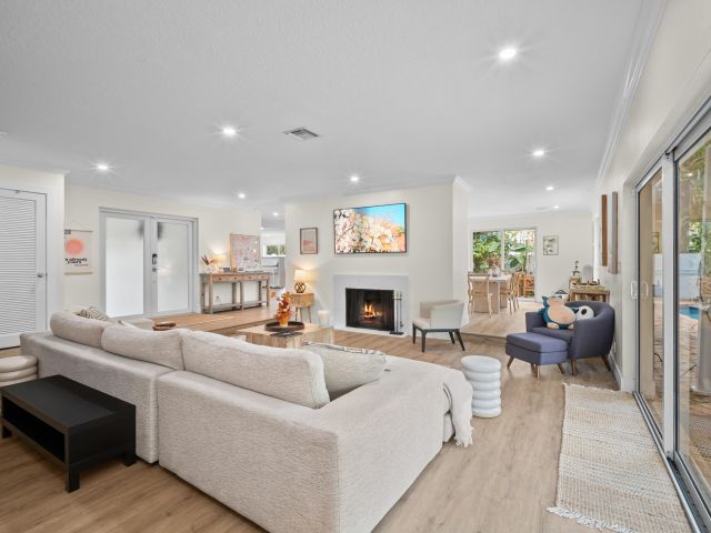 Дом в аренду по адресу 2421 SW 29th Way - фото 6867533