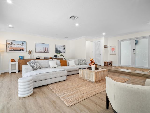 Дом в аренду по адресу 2421 SW 29th Way - фото 6867534