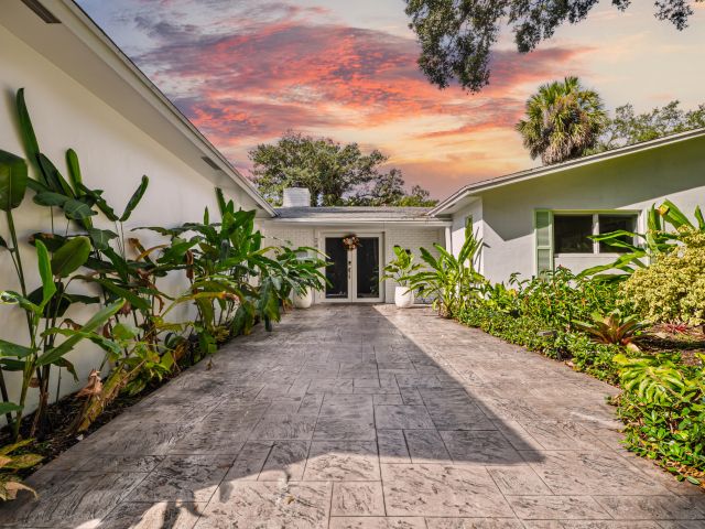 Дом в аренду по адресу 2421 SW 29th Way - фото 6867545